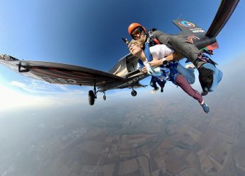 Tandem skydiving with 360 Camera